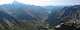  Panorama général est depuis le sommet. Vallon de Chianale à droite, vallon de Soustre à gauche. (c) Christophe ANTOINE
800*304 pixels (25066 octets)(i1969)